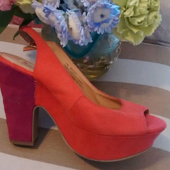 Olsenboye Platform Sandals  - Picture 2 of 8